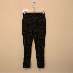 Fabletics Camo Legging Joggers Cropped Grey Small
